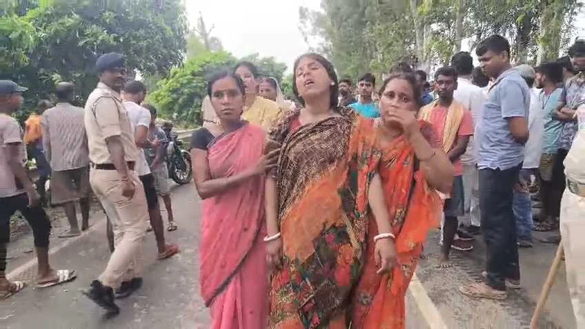 नालंदा: शाहजहांपुर थाना क्षेत्र के अल्ट्राटेक सीमेंट फैक्ट्री के पास टैंकलोरी और टेंपो के बीच हुए टक्कर में दस लोगो की मौत 1