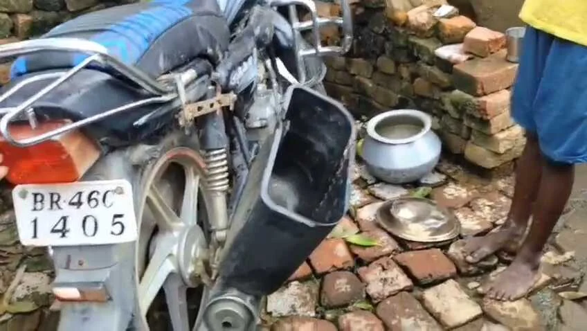 नालंदा: सादे लिबास में छापेमारी करने गई पुलिस टीम पर ग्रामीणों ने चोर समझकर किया पिटाई, एक दरोगा समेत चार पुलिसकर्मी जख्मी 3