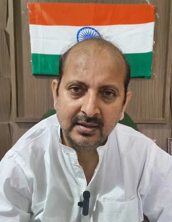 पटना में जनवितरण प्रणाली के दुकानदारों के प्रदर्शन के दौरान पुलिस दुवारा किये गए लाठीचार्ज की समस्तीपुर विधायक अख्तरुल इस्लाम शाहीन ने की कड़ी निंदा 1