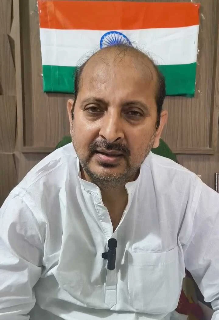 पटना में जनवितरण प्रणाली के दुकानदारों के प्रदर्शन के दौरान पुलिस दुवारा किये गए लाठीचार्ज की समस्तीपुर विधायक अख्तरुल इस्लाम शाहीन ने की कड़ी निंदा 2