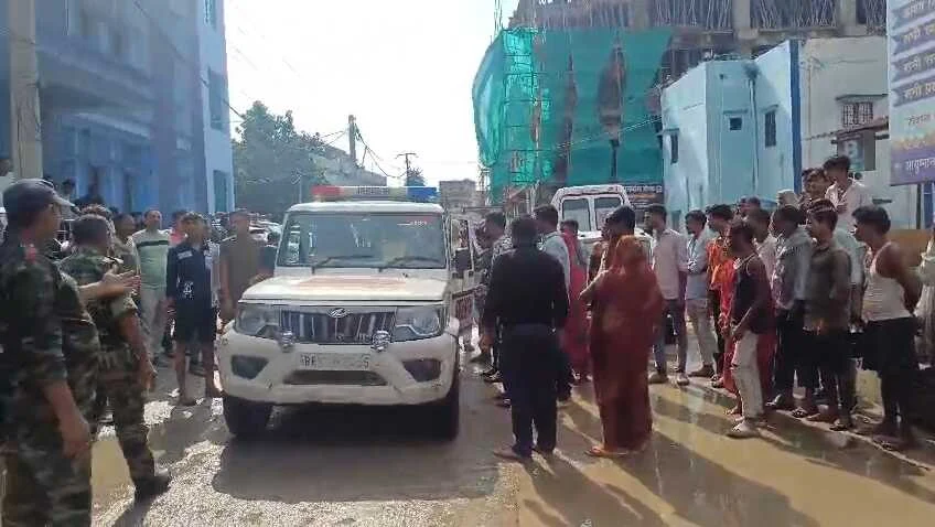 समस्तीपुर: पुलिसकर्मी का हथियार छीनने की कोशिश में युवक गिरफ्तार, महिला से छेड़खानी के आरोप में युवक हिरासत में लेकर लाया गया था अस्पताल 3