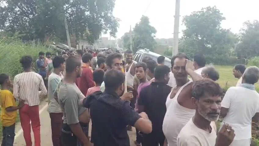 कैमुर: दुर्गावती में बिहार सरकार एवं बिहार सरकार जिला लोकपाल का बोर्ड लगे दो लग्जरी वाहन से 1146 लीटर शराब हुआ बरामद, दो गिरफ्तार 4