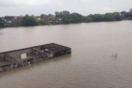 कैमुर: यूपी बिहार सीमा के पास कर्मनाशा नदी में डूबा एक युवक, घटनास्थल पर पहुंची दोनों राज्य की पुलिस  23