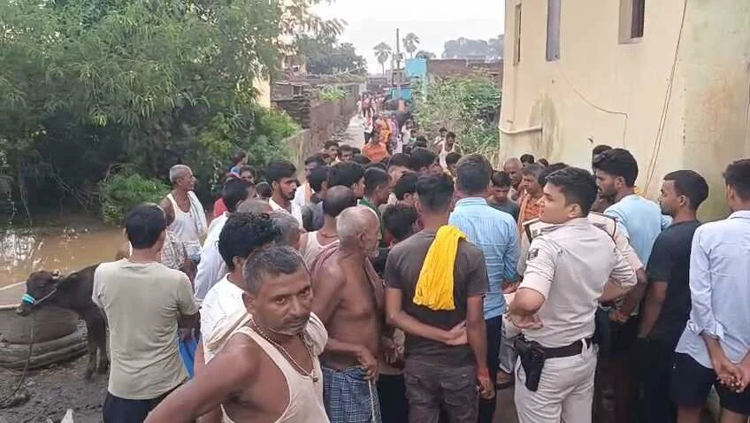 झारखंड से छोड़ा गया पानी, नालंदा में बाढ़ का कहर, फल्गु नदी उफान पर, कई गांव जलमग्न ग्रामीण सड़क पर रात बिताने को मजबूर 3