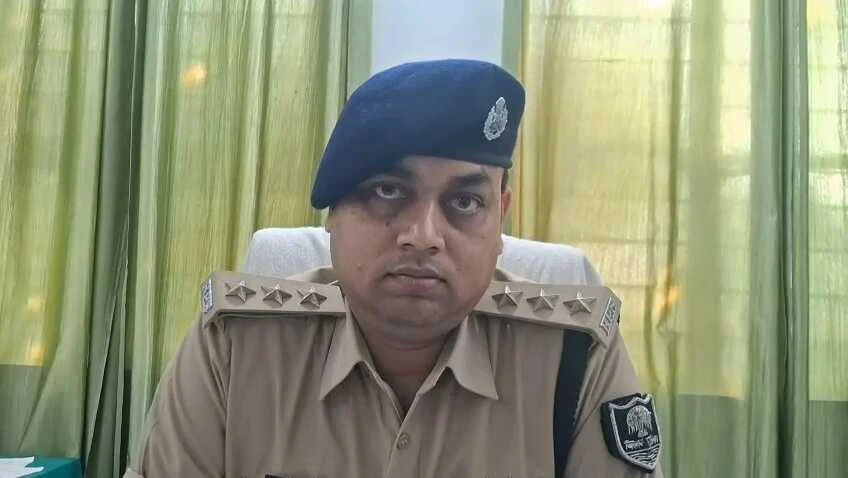 कैमुर: हथियार लहरा कर रिल बनाना युवक को पड़ा महंगा, पुलिस ने गिरफ्तार कर भेजा जेल 4