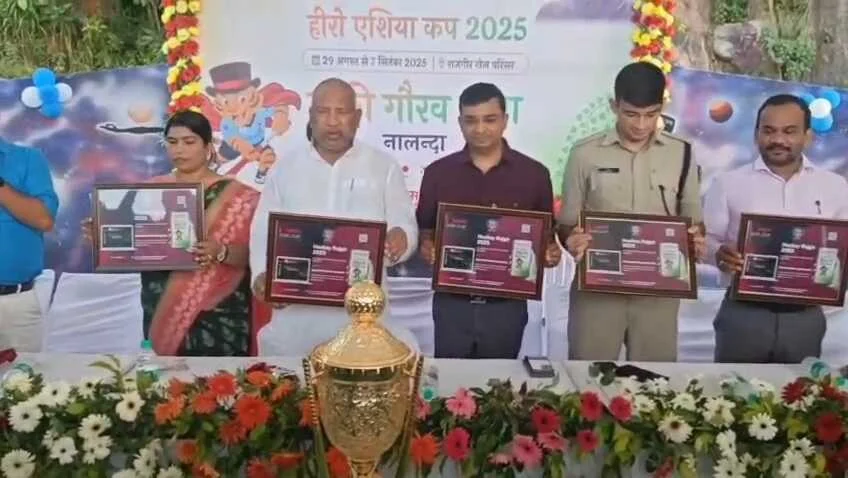 नालंदा में एशिया कप हॉकी का खुमार, बिहारशरीफ पहुँची ट्रॉफी, राजगीर में होने वाले एशिया कप से पहले ‘गौरव यात्रा’ में दिखा उत्साह 2