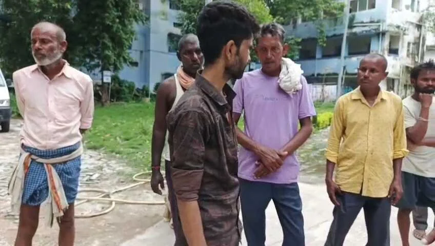 नालंदा: सड़क हादसे में बाइक सवार दो युवक मौत, दो गंभीर रूप से जख्मी, एक की हालत नाजुक 3