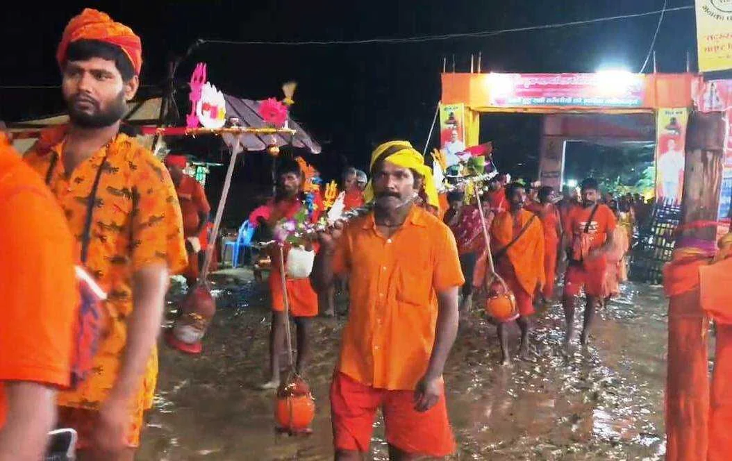 भक्ति में लीन, सेवा में अग्रणी अरविंद सिन्हा का अद्भुत शिविर, सावन में कांवरियों के लिए जीवनदान बना नालंदा का सेवा शिविर 2