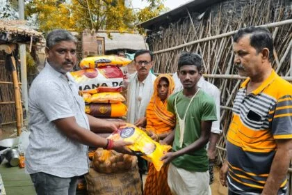 समस्तीपुर: चर्चित युवा समाजसेवी राजू साहनी ने मृतक के पीड़ित परिवार को 6 माह का उपलब्ध कराया राशन 31
