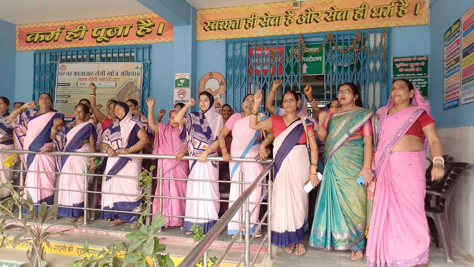 बछवाड़ा सीएचसी में आशा कार्यकर्ताओ ने विभिन्न मांगो को लेकर किया धरना प्रदर्शन 3