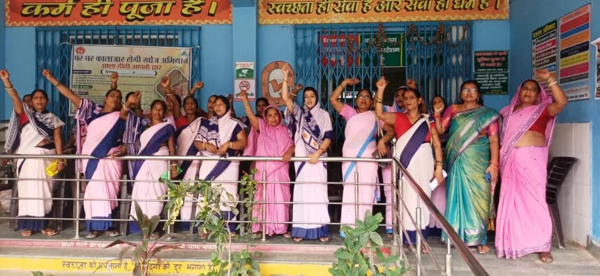बछवाड़ा सीएचसी में आशा कार्यकर्ताओ ने विभिन्न मांगो को लेकर किया धरना प्रदर्शन 1
