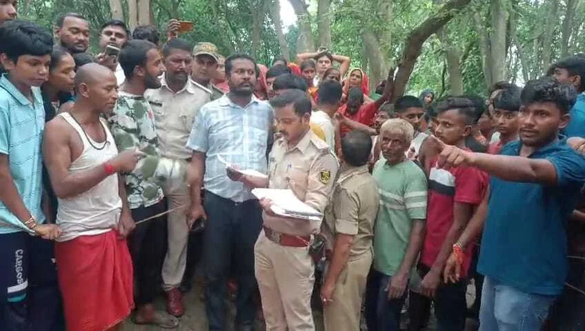 समस्तीपुर: छात्रा को कोचिंग जाने के दौरान गोली मारकर किया हत्या,परिजन लगा रहे हैं प्रेमी शिक्षक पर हत्या का आरोप 3