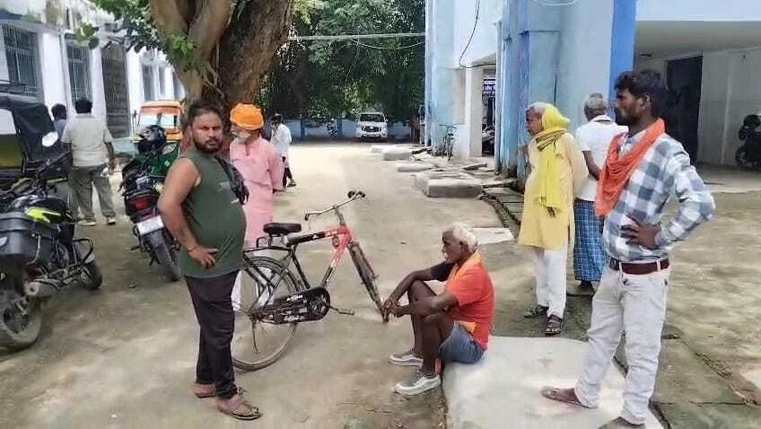 कैमूर: खरेंदा पंचायत सचिव पर लगा तलाक शुदा महिला की हत्या और 20 लाख रुपए के हेरा फेरी का आरोप, मामले की जांच में जुटी पुलिस 2