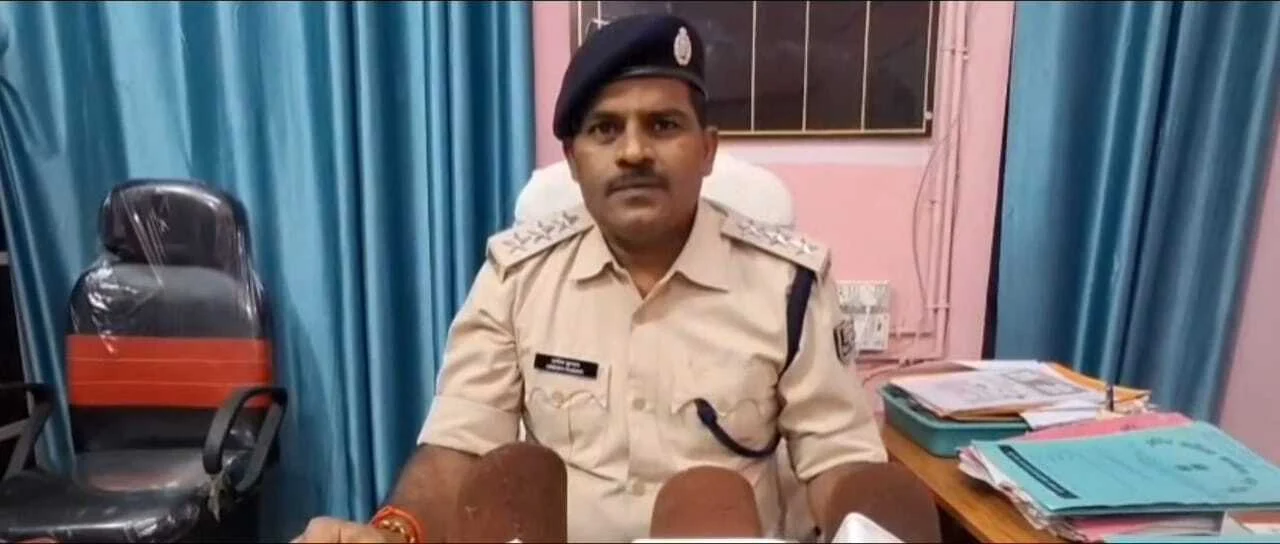 कैमूर: खरेंदा पंचायत सचिव पर लगा तलाक शुदा महिला की हत्या और 20 लाख रुपए के हेरा फेरी का आरोप, मामले की जांच में जुटी पुलिस 5