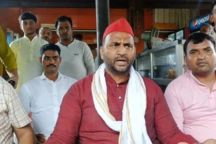 कैमूर पहुंचे यूपी के सैयदराजा पूर्व विधायक मनोज सिंह डब्लू सरकार के खिलाफ जमकर बोला हमला 31