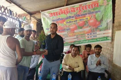 टमाटर की उन्नत खेती को लेकर बरौनी में किसानो के लिए पाठशाला का किया गया आयोजन 25