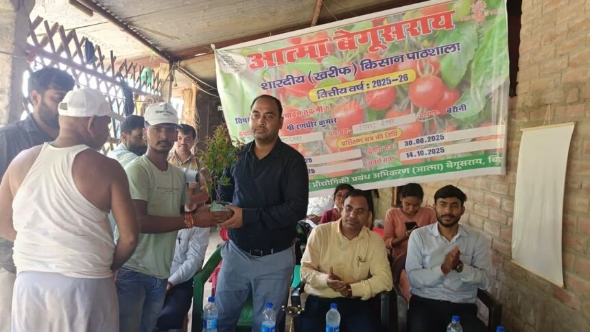 टमाटर की उन्नत खेती को लेकर बरौनी में किसानो के लिए पाठशाला का किया गया आयोजन 1