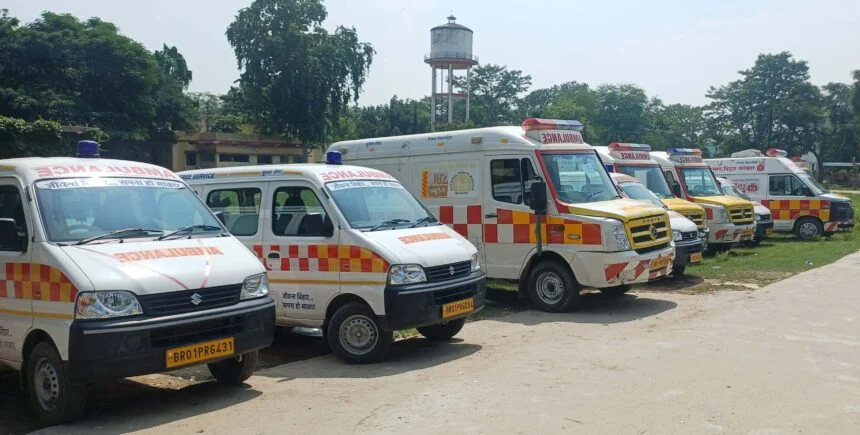 बछवाड़ा सीएससी में एम्बुलेंस चालक के साथ मारपीट को लेकर संध के अश्वासन पर एम्बुलेंस कर्मी का हड़ताल समाप्त 1