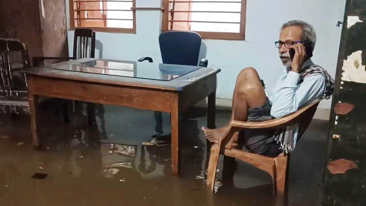 नालंदा में स्मार्ट सिटी की पोल खुली, कुछ घंटों की बारिश में सड़कें बनी तालाब, सरकारी दफ्तर और अस्पताल तक जलमग्न 2