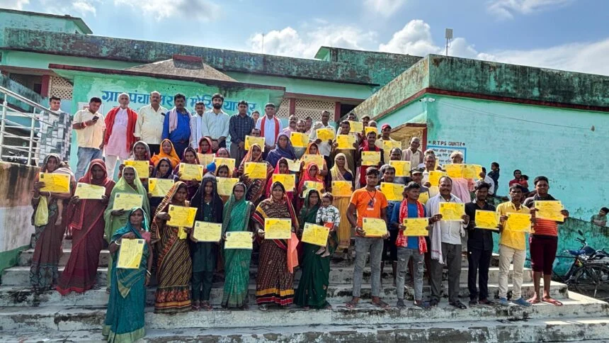 खेल मंत्री सुरेंद्र मेहता ने 46 भूमिहीनों के बीच बासगीत का किया पर्चा वितरण 1