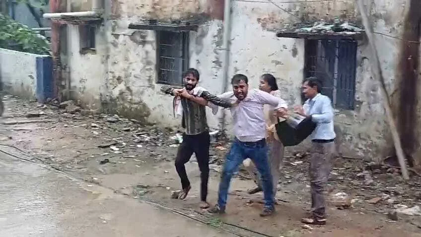 समस्तीपुर: पति ने पत्नी को पढ़ाकर बनाया बीपीएससी शिक्षिका, पत्नी रह रही है अलग, विरोध करने पर पति के साथ मारपीट 3