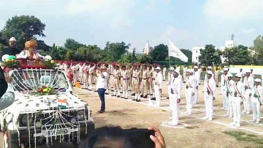 कैमूर: 79 वें स्वतंत्रता दिवस समारोह के मौके पर जगजीवन स्टेडियम में जिले के प्रभारी मंत्री प्रेम कुमार ने किया ध्वजारोहण 3