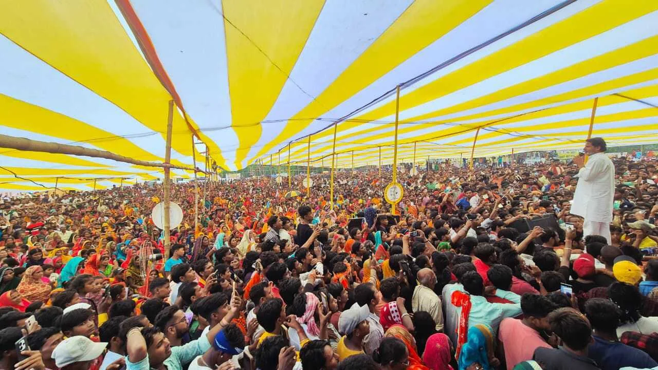 बिहार बदलाव यात्रा के क्रम में समस्तीपुर पहुंचे जन सुराज के सूत्रधार प्रशांत किशोर, हसनपुर में जनसभा को किया संबोधित 2