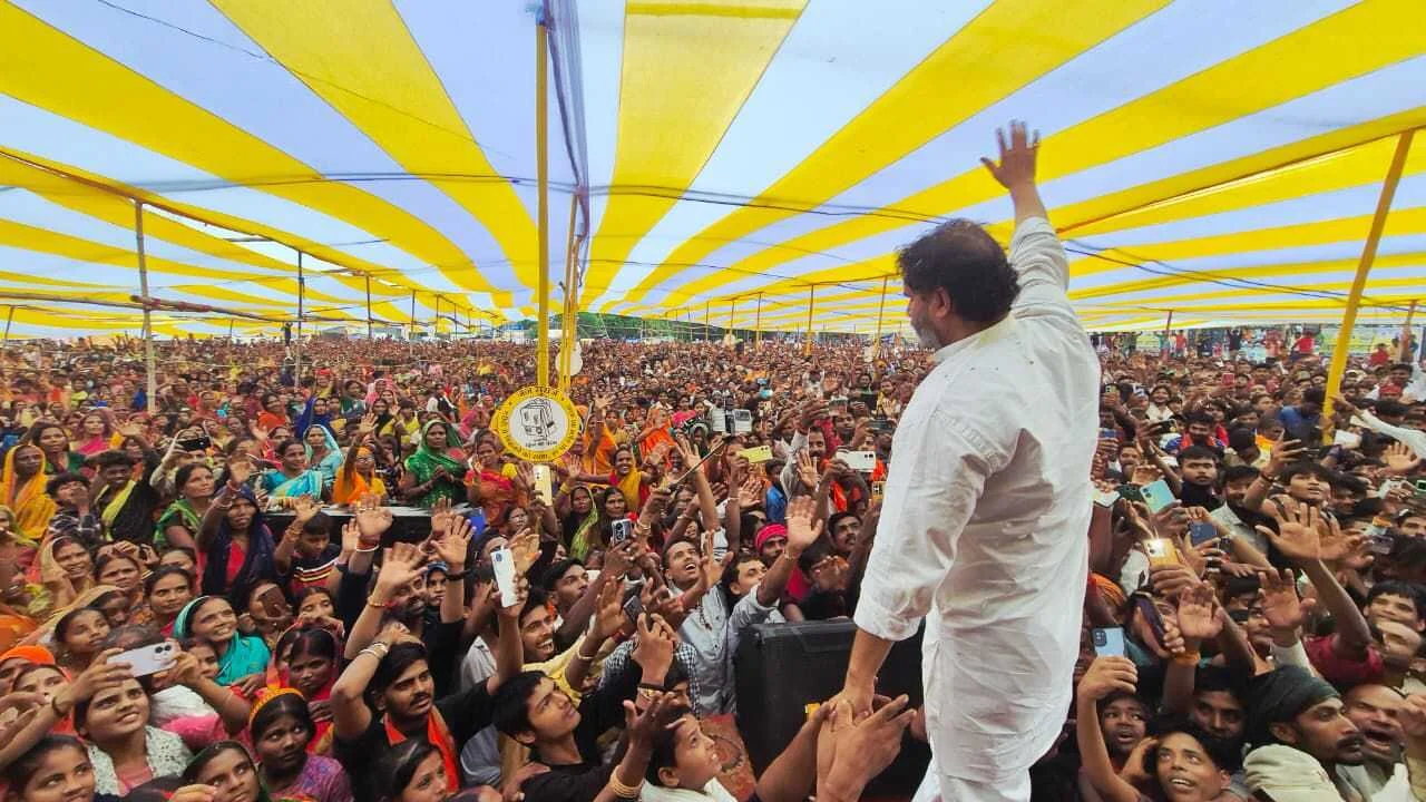 बिहार बदलाव यात्रा के क्रम में समस्तीपुर पहुंचे जन सुराज के सूत्रधार प्रशांत किशोर, हसनपुर में जनसभा को किया संबोधित 5