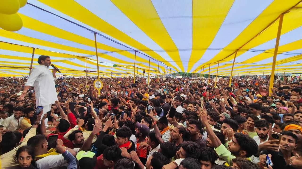 बिहार बदलाव यात्रा के क्रम में समस्तीपुर पहुंचे जन सुराज के सूत्रधार प्रशांत किशोर, हसनपुर में जनसभा को किया संबोधित 3