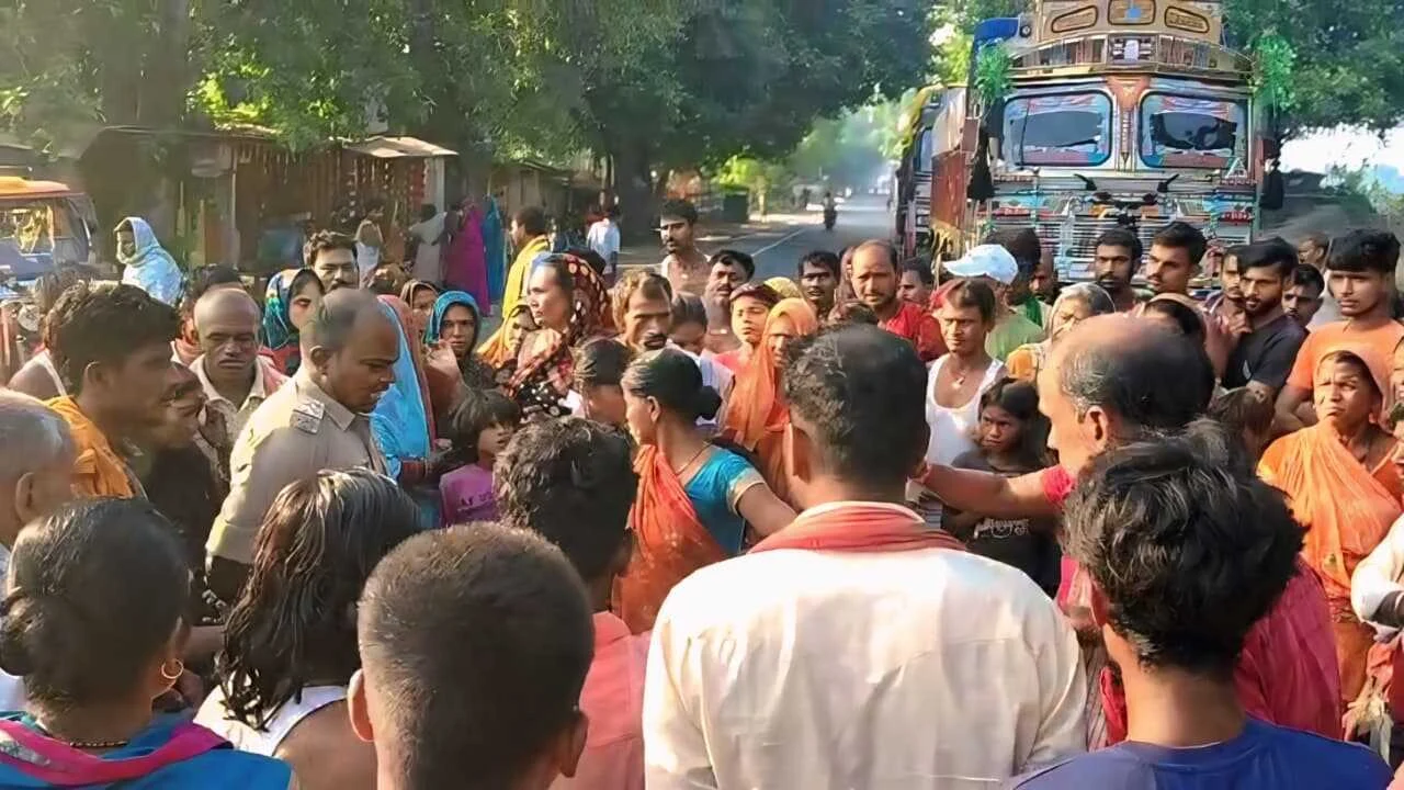 बछवाड़ा के निजी अस्पताल में प्रसव के उपरांत प्रसुता की हुई मौत, आक्रोशित लोगों ने किया एनएच 28 जाम 2