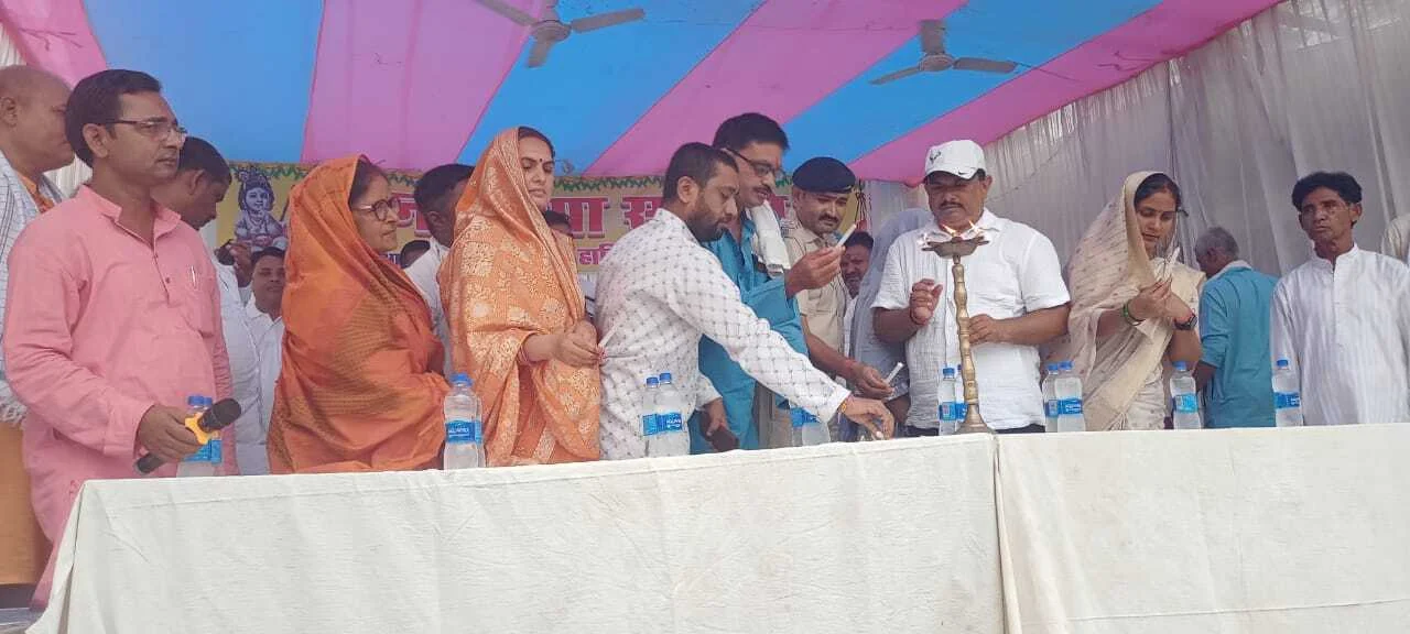 बेगूसराय के वीरपुर में आयोजित पांच दिवसीय श्रीकृष्ण जन्माष्टमी मेला का अतिथियों ने किया उद्घाटन,पट खुलते ही उमड़ी श्रद्धालुओं की भीड़ 2