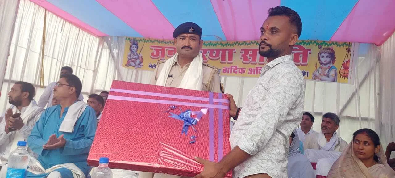 बेगूसराय के वीरपुर में आयोजित पांच दिवसीय श्रीकृष्ण जन्माष्टमी मेला का अतिथियों ने किया उद्घाटन,पट खुलते ही उमड़ी श्रद्धालुओं की भीड़ 3