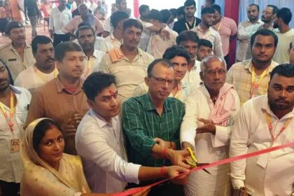 बेगूसराय के वीरपुर में आयोजित पांच दिवसीय श्रीकृष्ण जन्माष्टमी मेला का अतिथियों ने किया उद्घाटन,पट खुलते ही उमड़ी श्रद्धालुओं की भीड़ 22