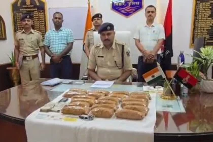 बेगूसराय पुलिस को मिली बड़ी सफलता, हथियार तस्कर को भारी मात्रा में जिंदा कारतूस के साथ किया गिरफ्तार 21