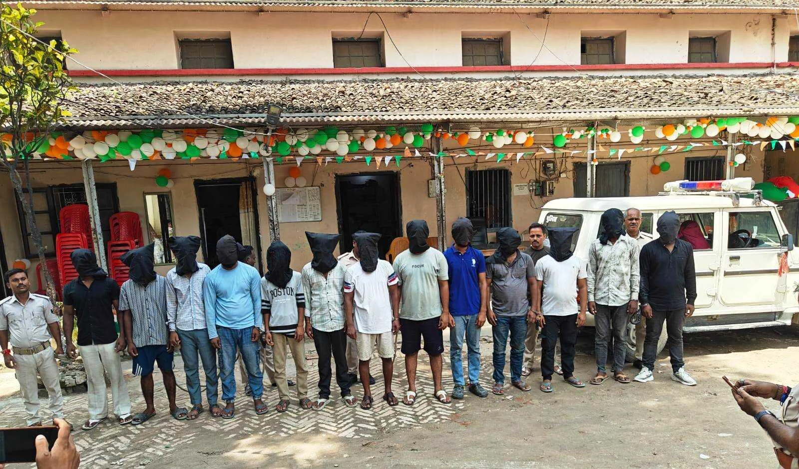 समस्तीपुर: जमीन पर जबरन कब्जे की कोशिश को पुलिस ने किया नाकाम,एक दर्जन बदमाश गिरफ्तार 2