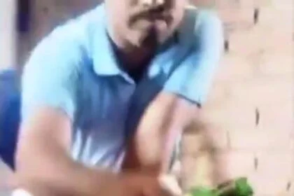 समस्तीपुर: पुलिसवाले ही उड़ा रहे शराबबंदी कानून का मजाक, पटोरी थाना के चौकीदार का शराब के साथ वीडियो हुआ वायरल 17