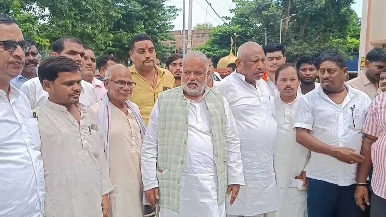 मंत्री श्रवण कुमार वोटर अधिकार यात्रा पर ली चूकती: कहा राहुल गांधी जहाँ जाते हैं, कांग्रेस वहीं डूब जाती है, इस बार बिहार की नैया को डुबोएगे राहुल गांधी 3