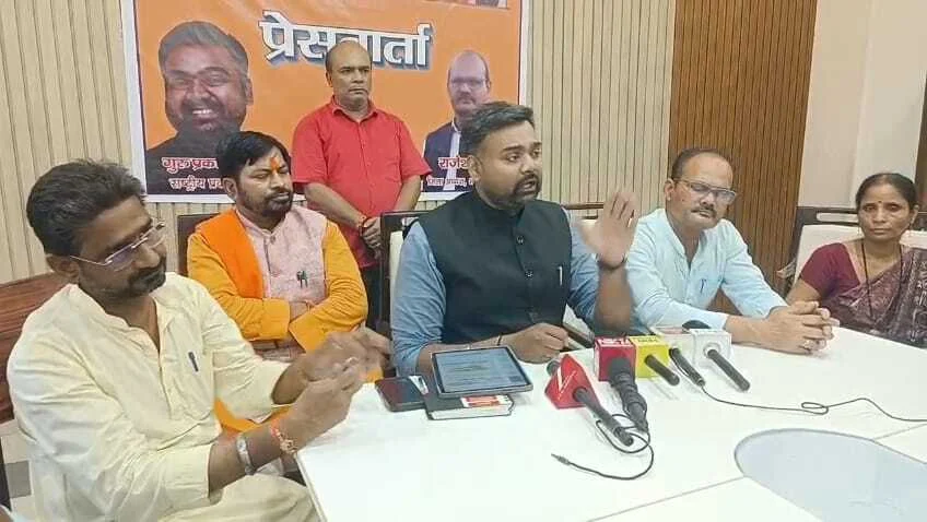 भाजपा के राष्ट्रीय प्रवक्ता गुरु प्रकाश पासवान का आरोप- कांग्रेस ने नव सामंती मानसिकता का दिया परिचय, दलित-पिछड़ी जाति का नेतृत्व नहीं है स्वीकार्य 2