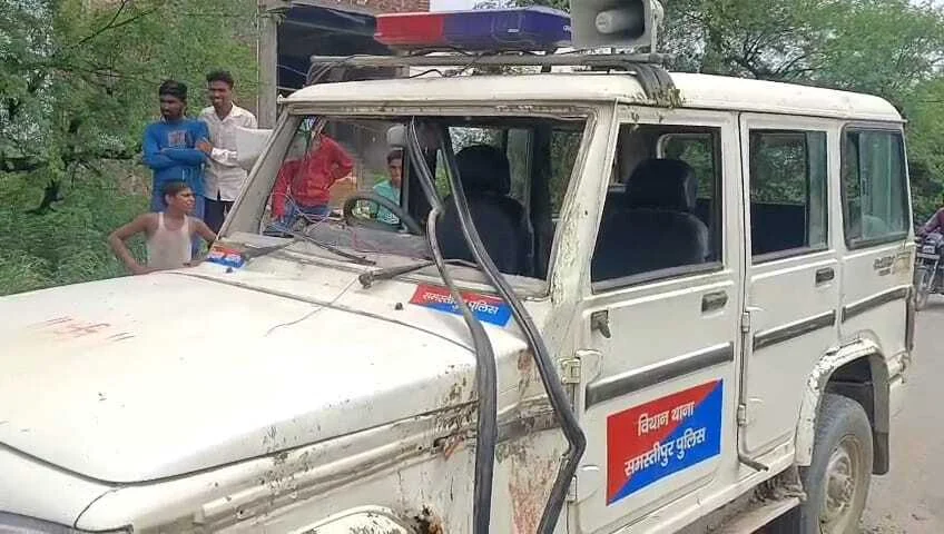 समस्तीपुर: दामाद के हमले में घायल सास की इलाज के दौरान मौत, आक्रोशित लोगों ने किया सड़क जाम, पुलिस वाहन को किया क्षतिग्रस्त 2