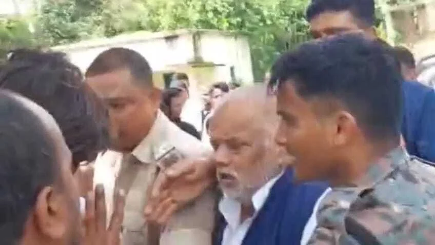 नालंदा: मत्री ने ग्रामीणों की समस्या सुनने से किया इंकार तो आक्रोशित ग्रामीणों ने मंत्री श्रवण कुमार को गांव से खदेरा, जान बचाकर भागे मंत्री 1