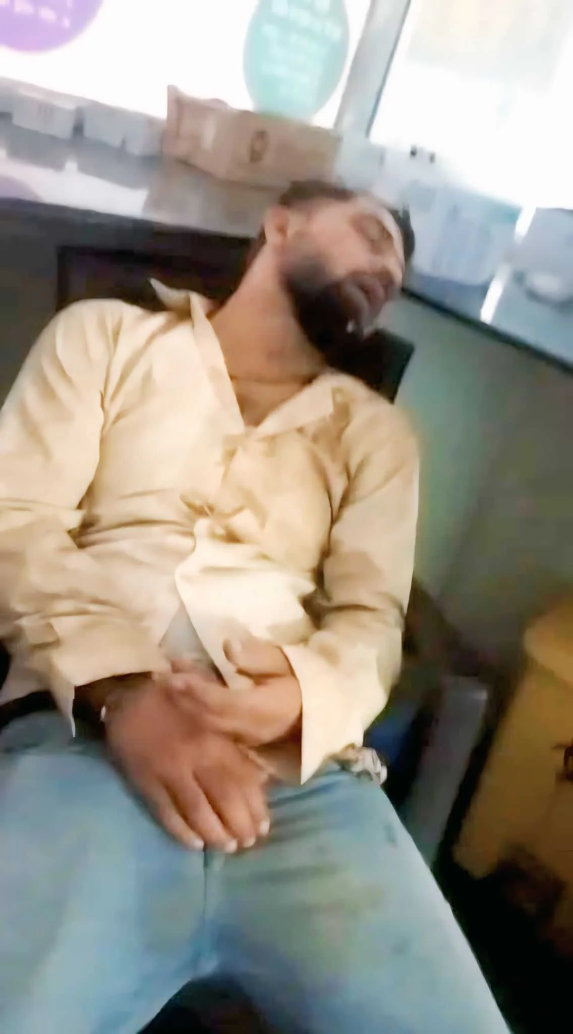 सामुदायिक स्वास्थ्य केंद्र बछवाड़ा में शराब के नशे में धुत्त स्वास्थ्य कर्मी का वीडियो हुआ वायरल 2