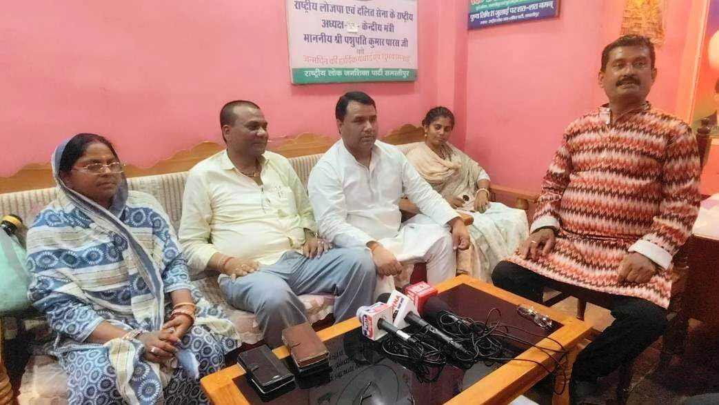 बिहार सरकार के मंत्री पाण्डेय जी तो कभी श्रवण कुमार को आम लोग खदेर कर पीट रहे हैं तो कहीं अशोक चौधरी ये सब बदलाव का ही तो देन है - मिश्र 2