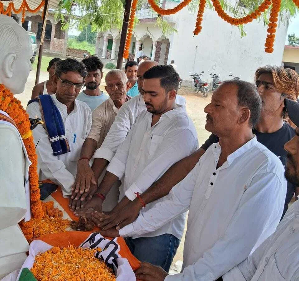 कांग्रेस कार्यकर्ताओं ने दिवंगत विधायक स्व रामदेव राय का पांचवां पुण्यतिथि बनवारीपुर पंचायत में जागृति दिवस समारोह के रूप में मनाया 4