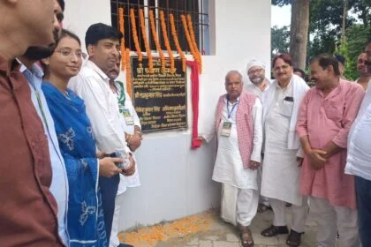 बेगूसराय के मटिहानी में जीविका भवन का उद्घाटन ग्रामीण विकास मंत्री श्रवण कुमार ने फीता काटकर किया 16