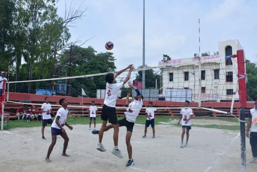 बिहार राज्य खेल प्राधिकरण,शिक्षा,खेल विभाग समेत जिला प्रशासन के संयुक्त तत्वावधान में तीसरे दिन मशाल खेलकूद प्रतियोगिता जारी 1