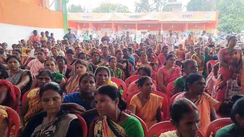 नालंदा: सूचना एवं प्रसारण मंत्रालय की ओर से बिहार शरीफ के श्रम कल्याण केंद्र के मैदान में विकसित भारत का अमृतकाल कार्यक्रम का किया गया आयोजन 3