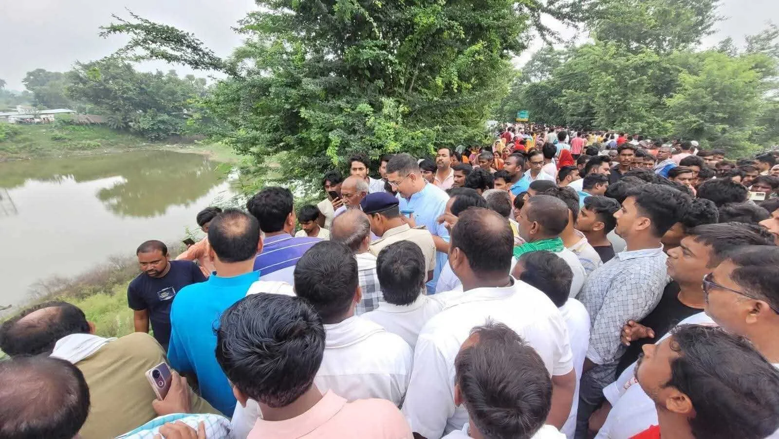 समस्तीपुर: संदिग्ध हालत में आरजेडी नगर अध्यक्ष के बेटे का शव सरैया पुल के पास बरामद 3