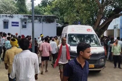 एक दूसरे को बचाने में तालाब में डूबे दो सगे भाइयों की हुई मौत, बुझ गया घर का चिराग 17