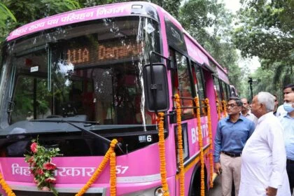 महिलाओं के सुगम यात्रा के लिए सीएम ने 80 पिंक बसों को दिखाई हरी झंडी, BSRTC की बसों में... 4