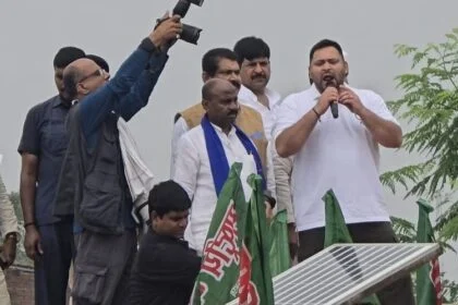 खगड़िया पहुँचे नेता प्रतिपक्ष तेजस्वी यादव, कार्यकर्ताओ ने किया भव्य सवागत 10